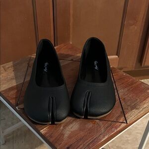 Black Tabi ballet flats